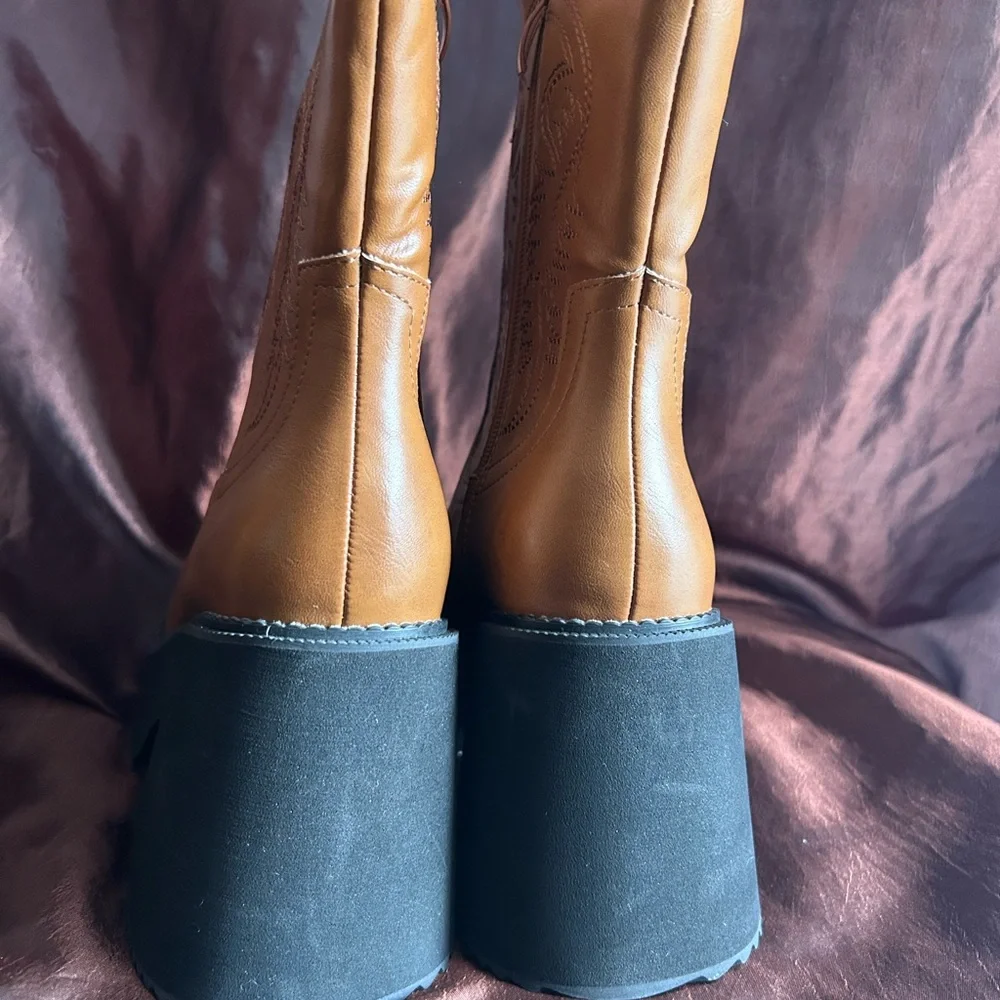 Chunky platform western boots in tan synthetic material 🤎 - Picture 5 of 10